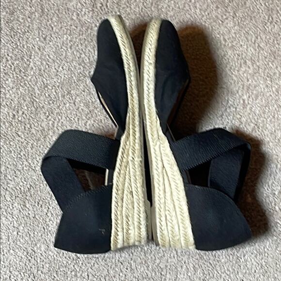 Life Stride Black Espadrille Flats. 8M - Picture 3 of 4